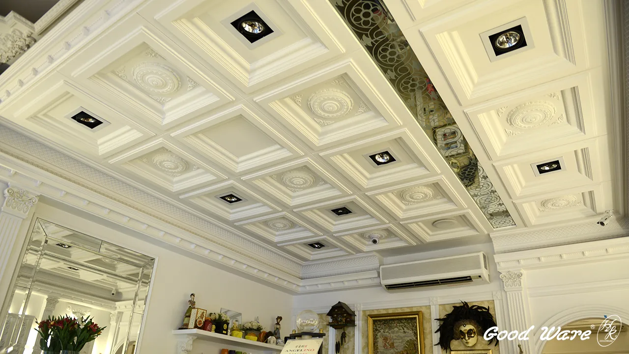 安吉利諾義式冰淇淋店運用立體天花板裝飾